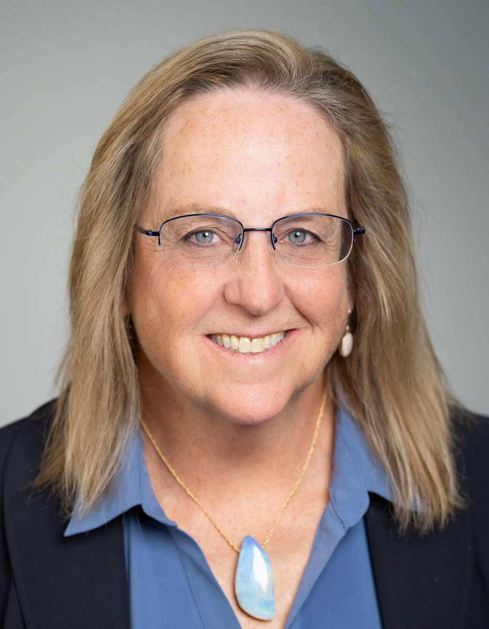 Dr. Kim Saxton